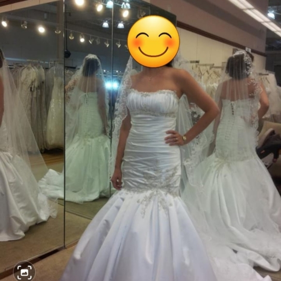Wedding dress - Picture 1 of 1